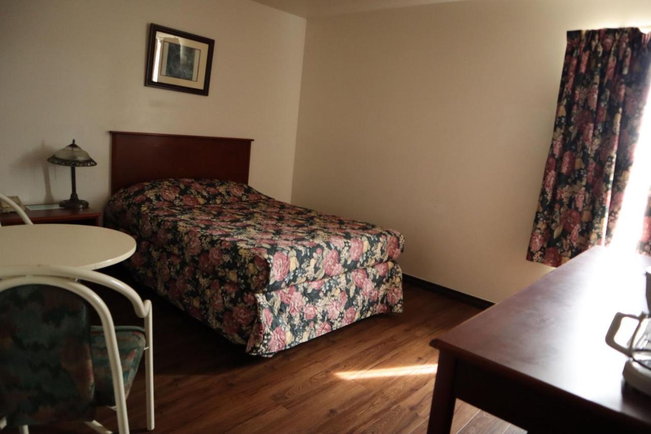 Destination Family Hotel Whitehorse Buitenkant foto