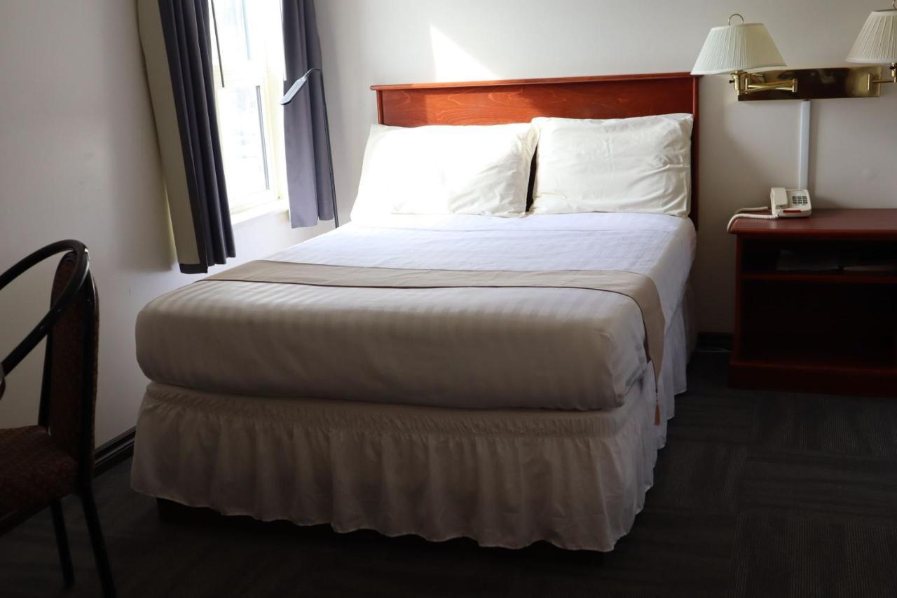 Destination Family Hotel Whitehorse Buitenkant foto